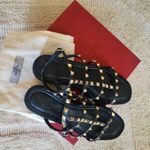 Valentino Garavani Platform Sandal - 39
